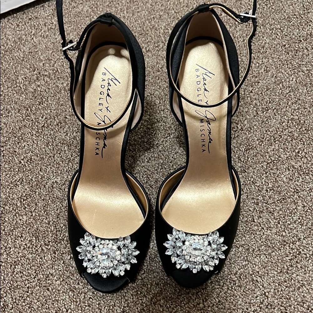 Badgley Mischka Women's Black Satin Heels